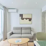 Deanes Califa Apartment