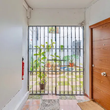 Deanes Califa Apartment