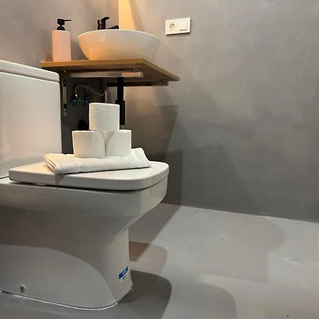 Deanes Califa Apartment *