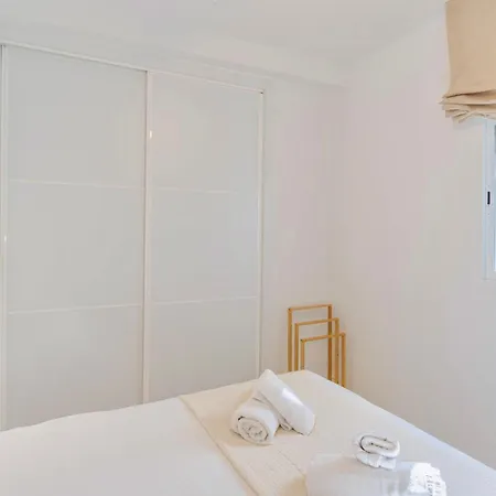 Deanes Califa Apartman *