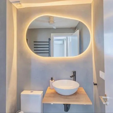 Deanes Califa Apartment