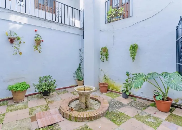 Deanes Califa Apartment *