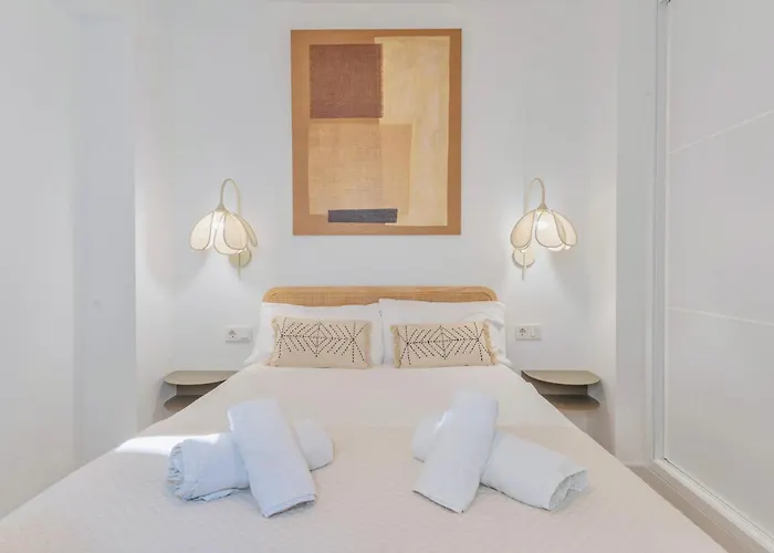 Deanes Califa Apartment