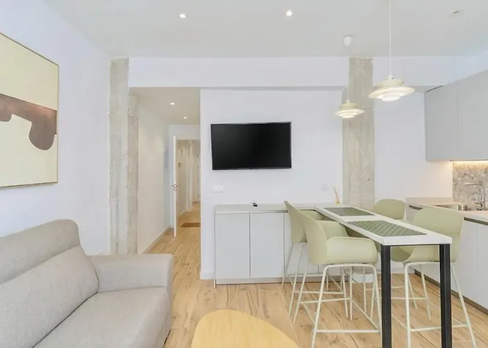 Deanes Califa Apartment