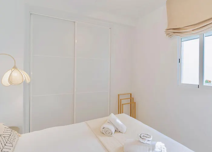 Deanes Califa Apartment *