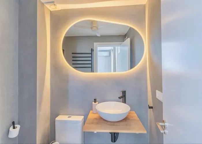 Deanes Califa Apartment