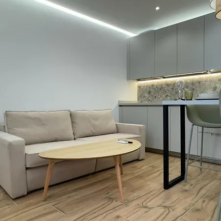 Deanes Califa Apartment *