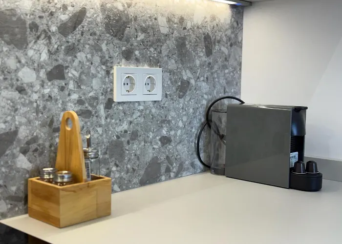 Deanes Califa Córdova