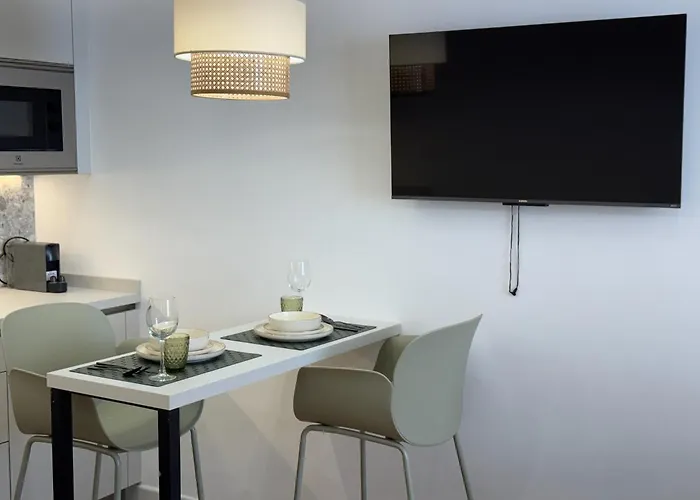 Deanes Califa Córdova