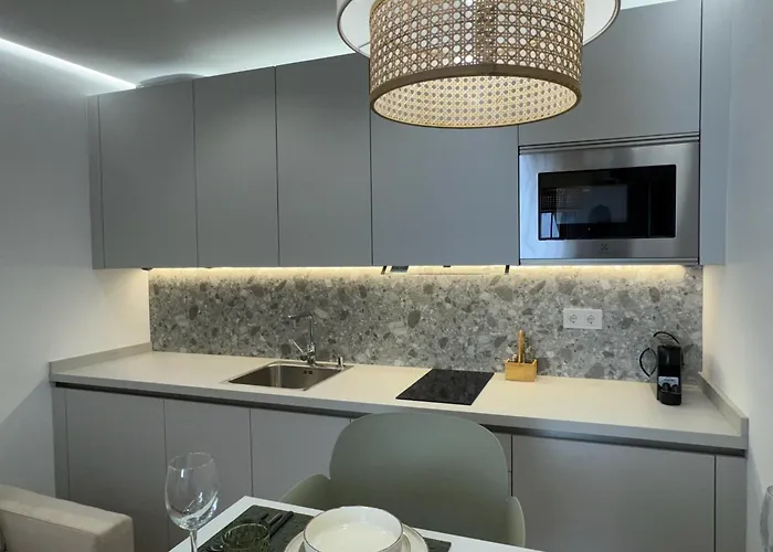 Deanes Califa Apartamento